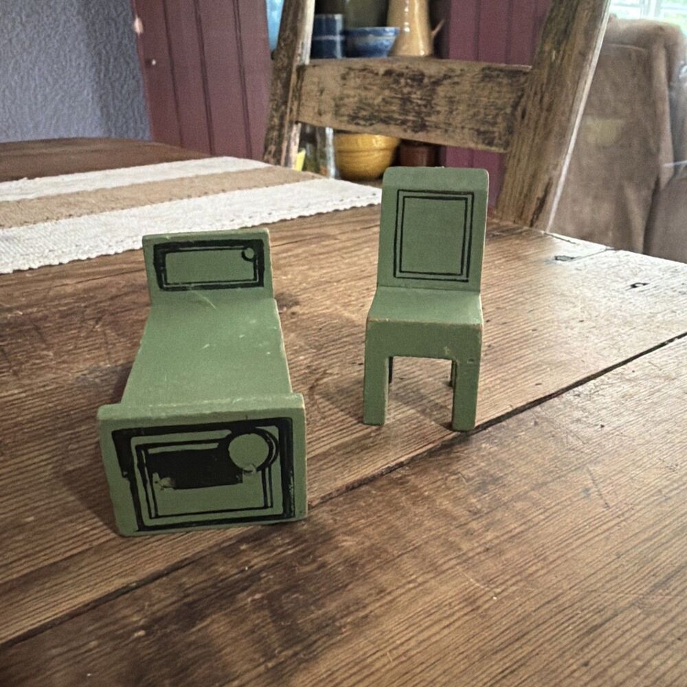 Vintage 1933 Jaymar Happy Hour Dollhouse Furniture Green Wooden Bed & Chair Arts